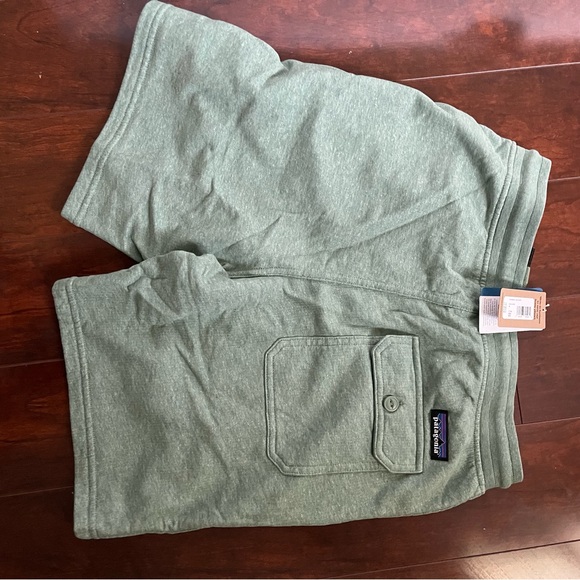 Patagonia Mahnya Men’s  XS  Fleece shorts in seige green NWT - Picture 2 of 10